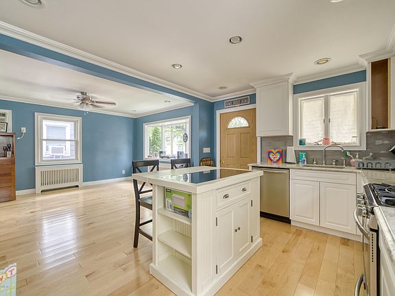 3rd image of 169 Woolley Ave