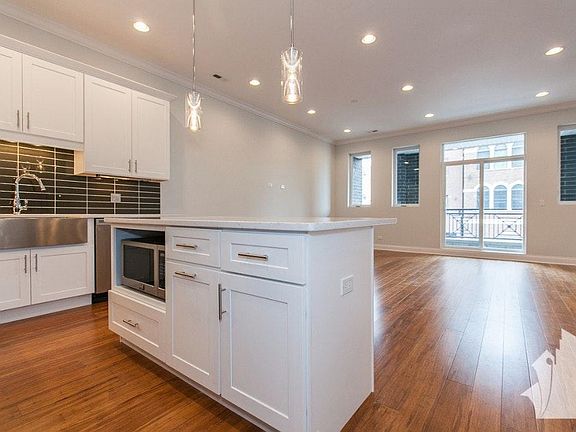 4th image of 2349 W North Ave #2