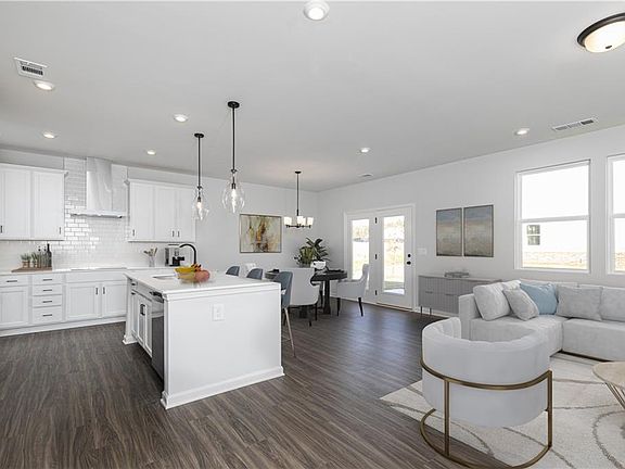 7th image of this home