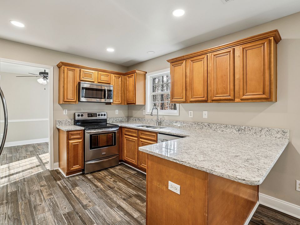 1st image of 3521 Stoney Creek Way