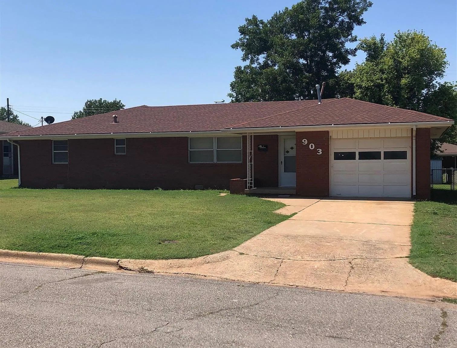 3 bed, 1.5 bath, 1650 sqft, $1,200 — Photo 1