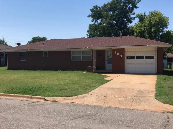 903 N Krest Dr, Weatherford, OK 73096