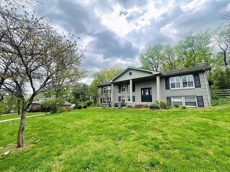 5009 Jackson Ln — Photo 2