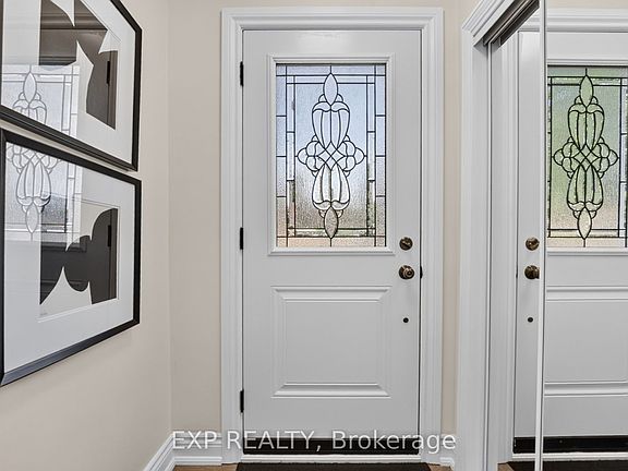 3rd image of 6268 Corwin Cres