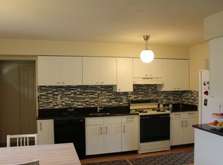 11 Lynn Ct, North Brunswick, NJ 08902