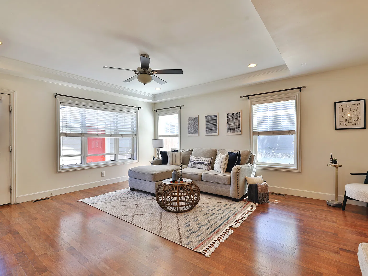 2 bed, 2.5 bath, 1848 sqft, $2,600 — Photo 2