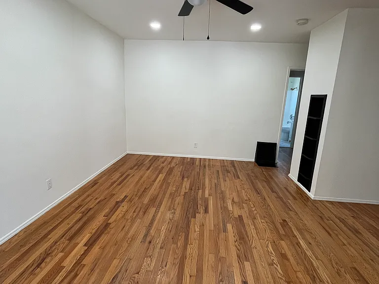 2307 Kenmere Ave — Photo 3