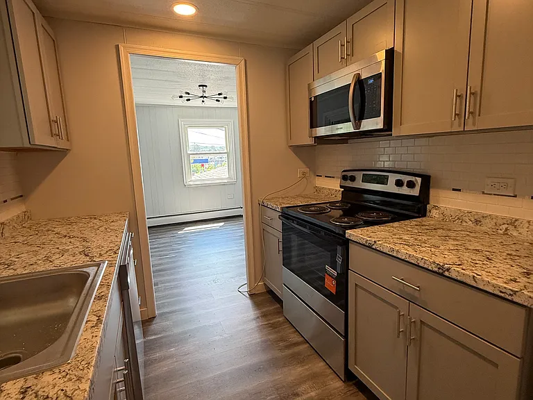 2285 Memorial Hwy #3 — Photo 7