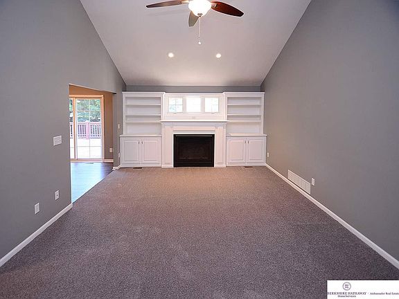 5th image of 10417 Polk St