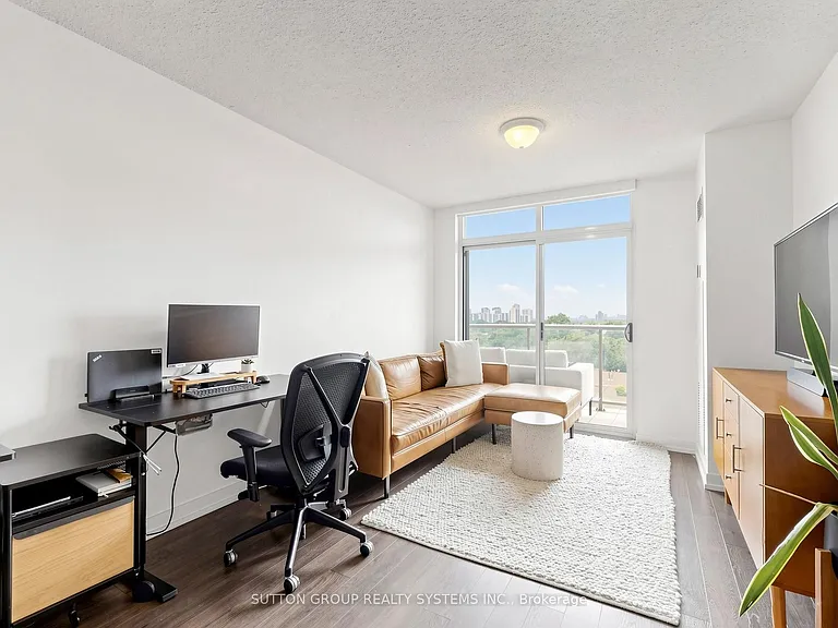 812 Lansdowne Ave #714 — Photo 9