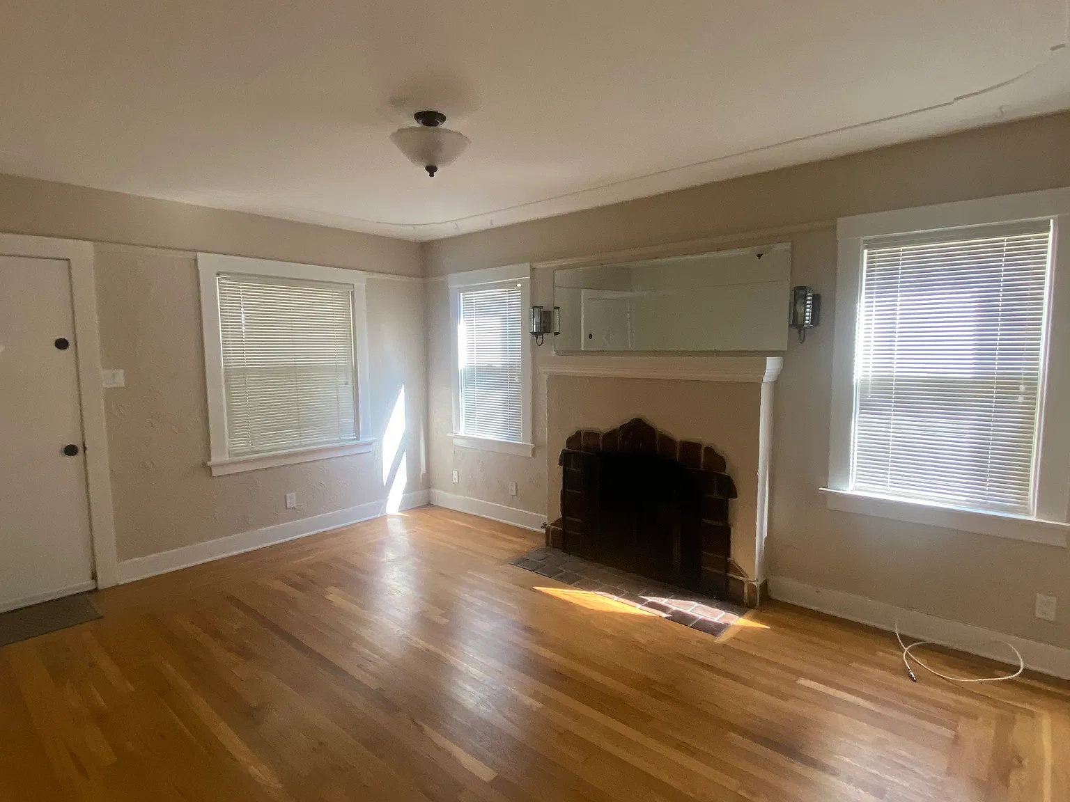 2 bed, 834 sqft, $3,200 — Photo 3