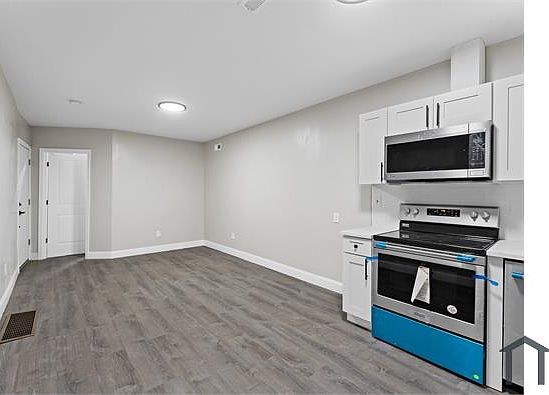2nd image of 1517 W Westmoreland St #1