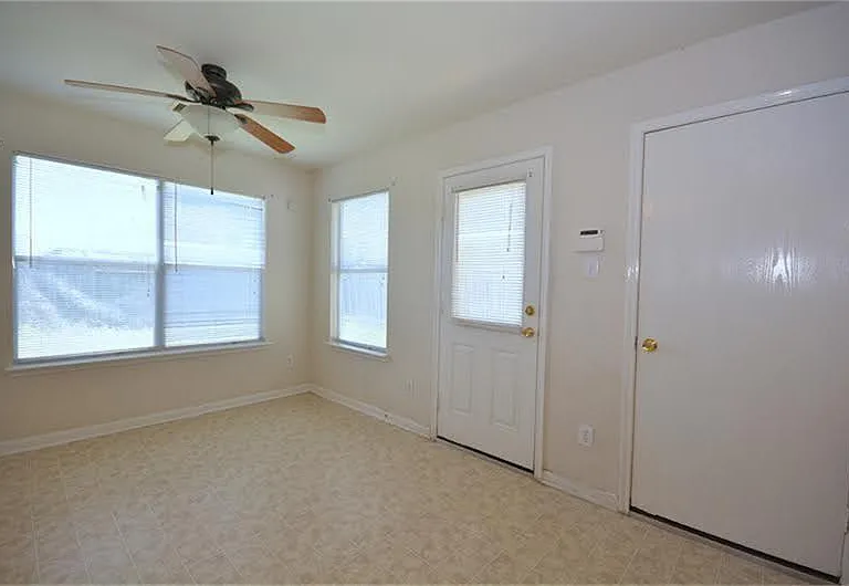 8106 Arrington Forest Ln — Photo 20