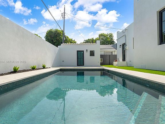 5th image of 1760 SW 16th Ter