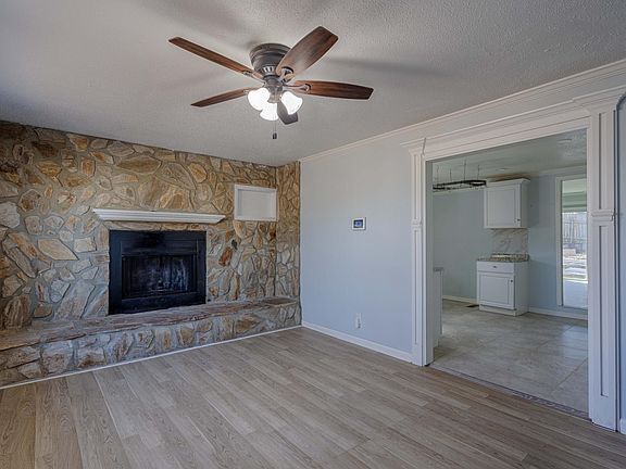 3rd image of 120 Laurelwood Cir
