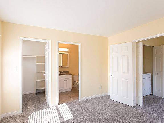 5th image of 1852 Diamond St APT 1