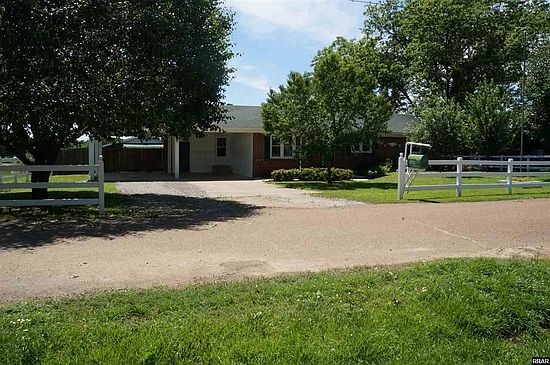 Whole House from Road : Long-distance shot from across Storey Road.