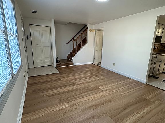 4th image of 9430 Tracey Lynne Cir