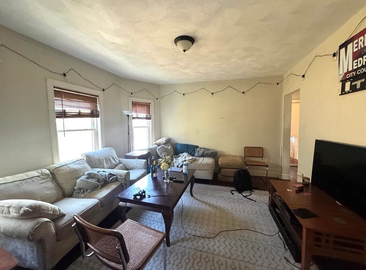 3 bed, $3,900 — Photo 1