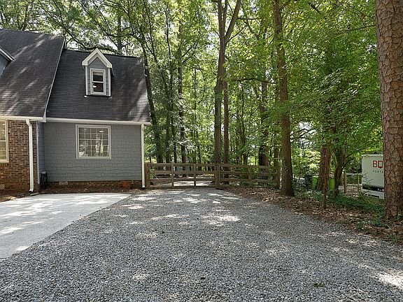 3rd image of 805 Brent Rd