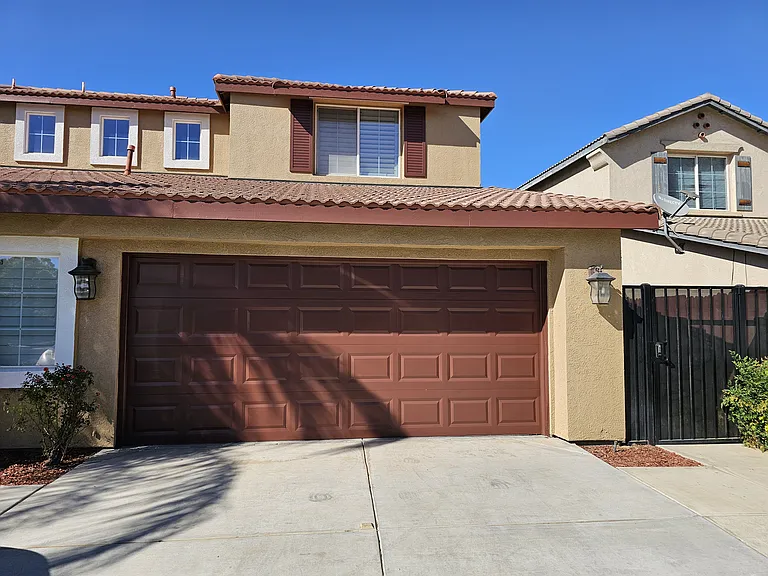 12706 Crystal Cove Ave — Photo 2