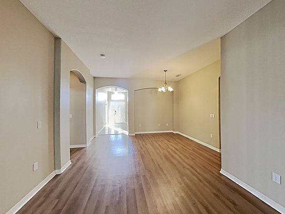 5th image of 1036 Millebourne Way