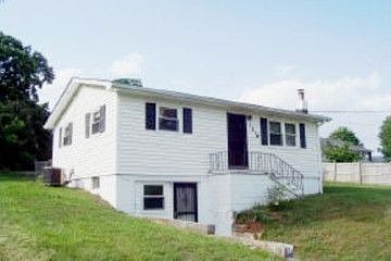 2nd image of 1116 Green Lee St