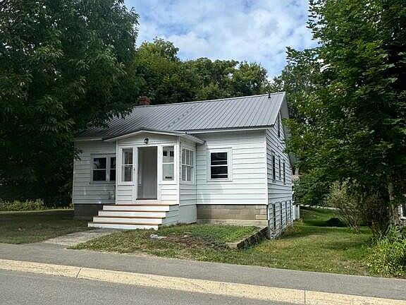 3rd image of 6 Plummer Street