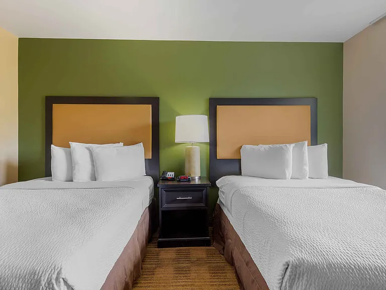 1 Bedroom Suite - 2 Full Beds
