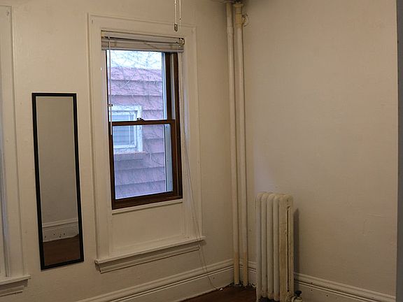 4th image of 114 N Bassett St #2166781