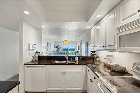 5201 Gulf Of Mexico Dr — Photo 20