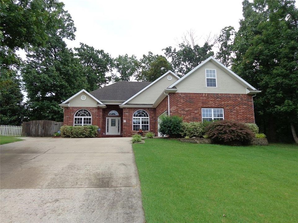 1st image of 37 Merritt Dr