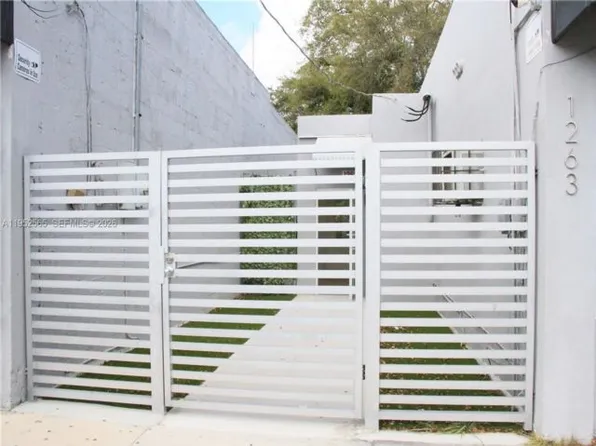 1263 NW 29th St, Miami, FL 33142