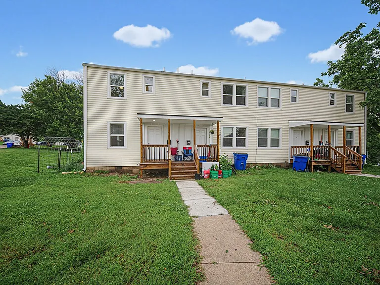 740 W 1st St — Photo 1