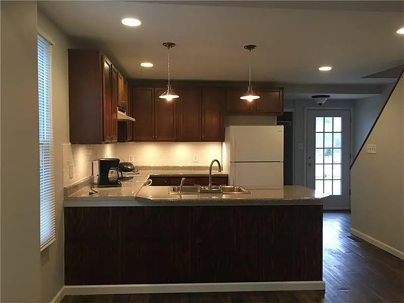 175 Marshall St photo 1