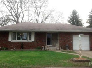 1100 Howard Ct, Pekin, IL 61554