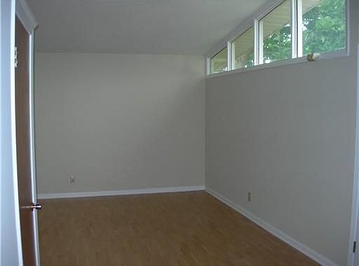 5th image of 2010 Dupont Dr