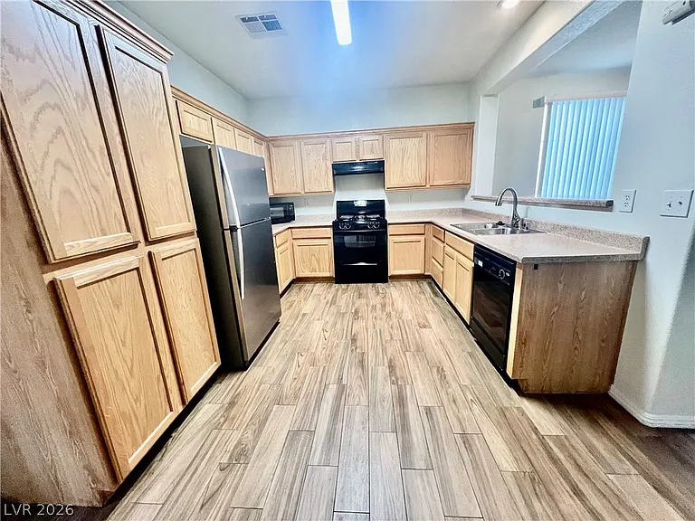 1324 Sun Village Ave — Photo 9