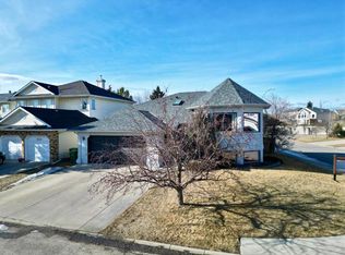 456 E Hawkland Pl NW, Calgary, AB T3G3R6