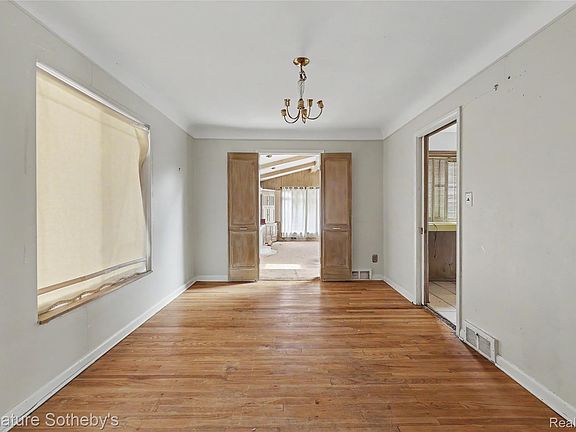 5th image of 20498 Lauder St