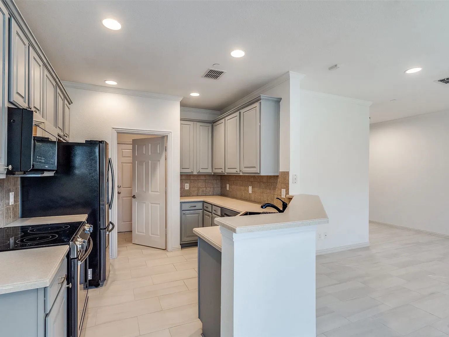 2 bed, 2.5 bath, 1680 sqft, $2,595 — Photo 3