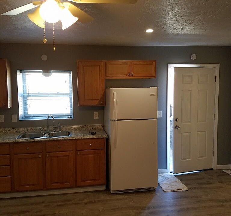 1st image of 202 E 7th St