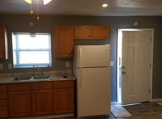 202 E 7th St, Johnston City, IL 62951