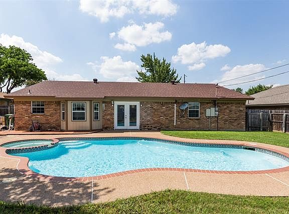 3rd image of 7020 Meadow Park Dr S