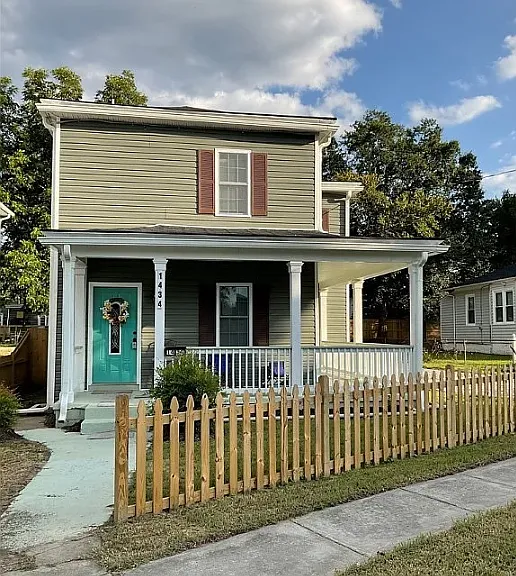 1434 Oakdale Ave — Photo 1