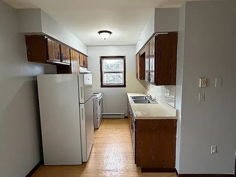 352 S 6th St #2 — Photo 1