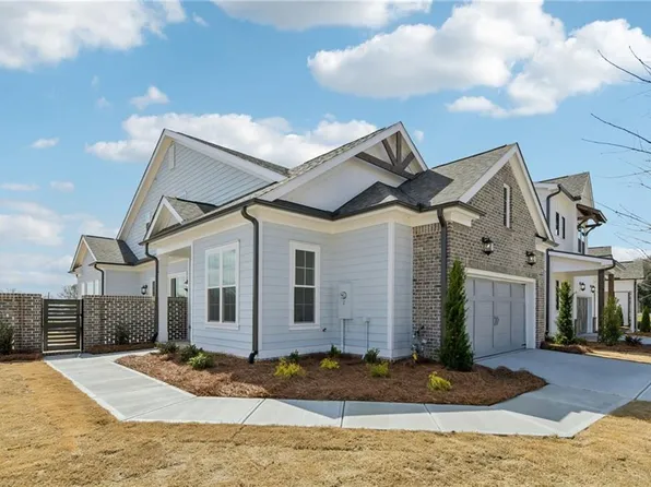 192 Herring Dr, Hoschton, GA 30548