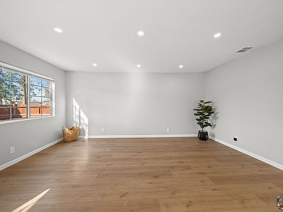 5th image of 190 W Alexandria St