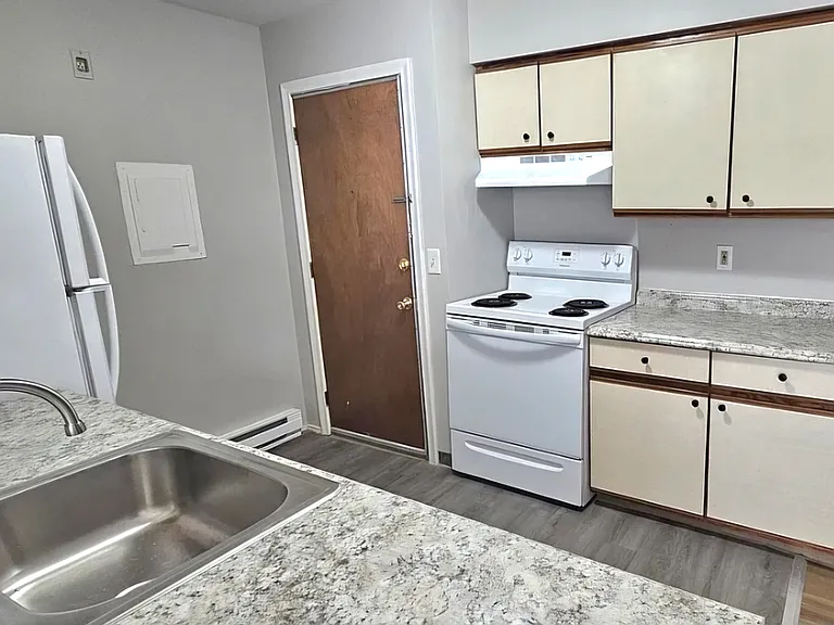 220 Glen Haven Rd #4 — Photo 2