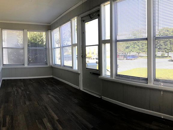 3rd image of 609 Blackhawk St